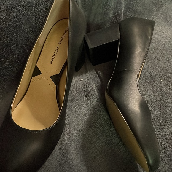 Adrienne Vittadini wide heel shoes - Picture 2 of 11
